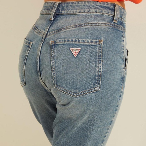 MID WASH GUESS ORIGINALS HIGH WAISTED MOM JEANS - Picture 3 of 5
